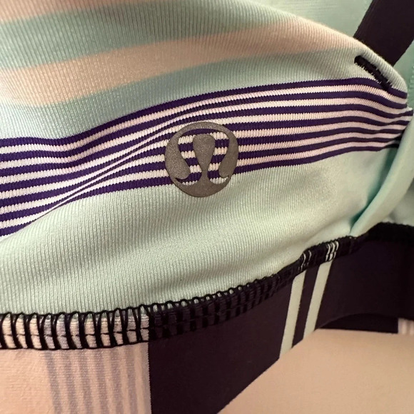 Lululemon Women’s Striped 8 Sports Bra Navy Aqua Criss Cross - Picture 3 of 5
